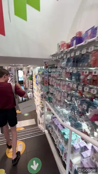 Photo 3 de Pharmacie de la Place de la République, pharmacie à Paris